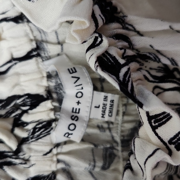 Rose & Olive Blouse - Picture 2 of 3